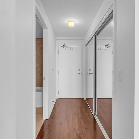 Elegant Rogers Center Suites With 1 Free Parking